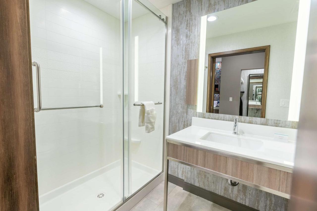 Hilton Garden Inn Wichita Downtown, Ks Екстер'єр фото