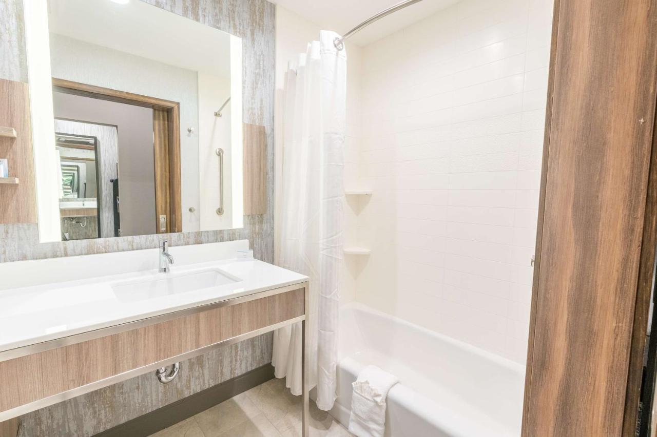 Hilton Garden Inn Wichita Downtown, Ks Екстер'єр фото