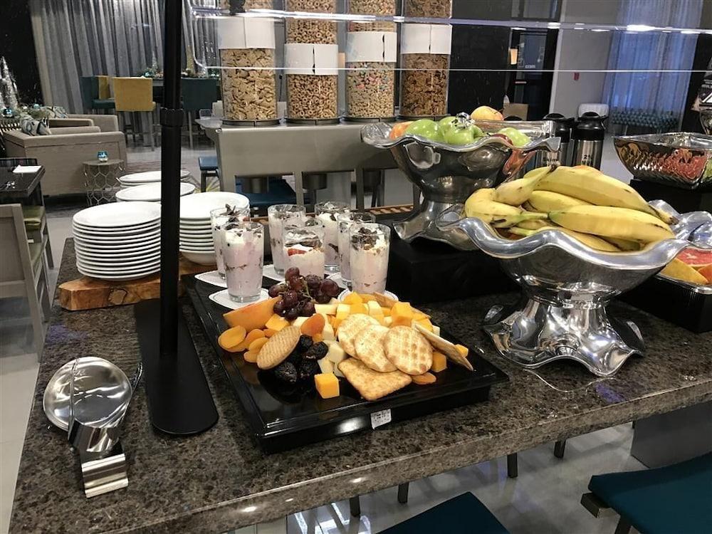 Hilton Garden Inn Wichita Downtown, Ks Екстер'єр фото
