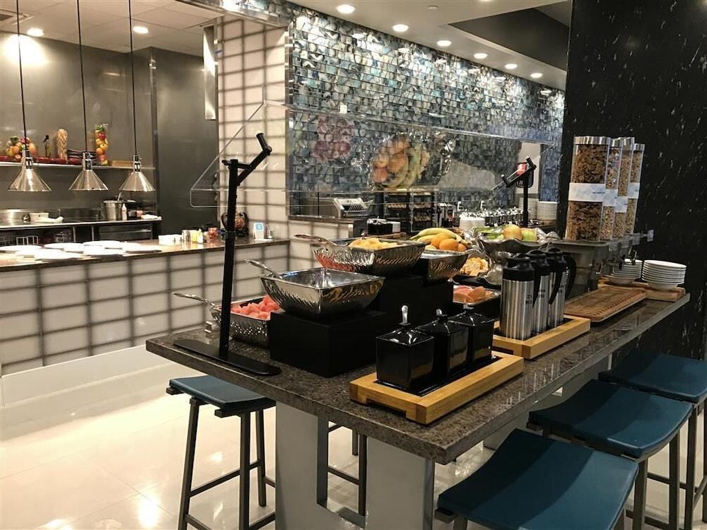 Hilton Garden Inn Wichita Downtown, Ks Екстер'єр фото