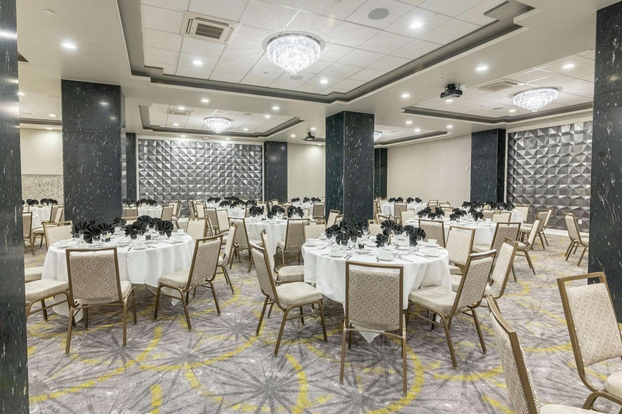 Hilton Garden Inn Wichita Downtown, Ks Екстер'єр фото